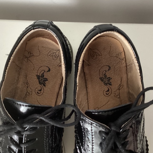 Black Patent Leather Wingtip Oxford Shoes - 7M - Picture 5 of 12